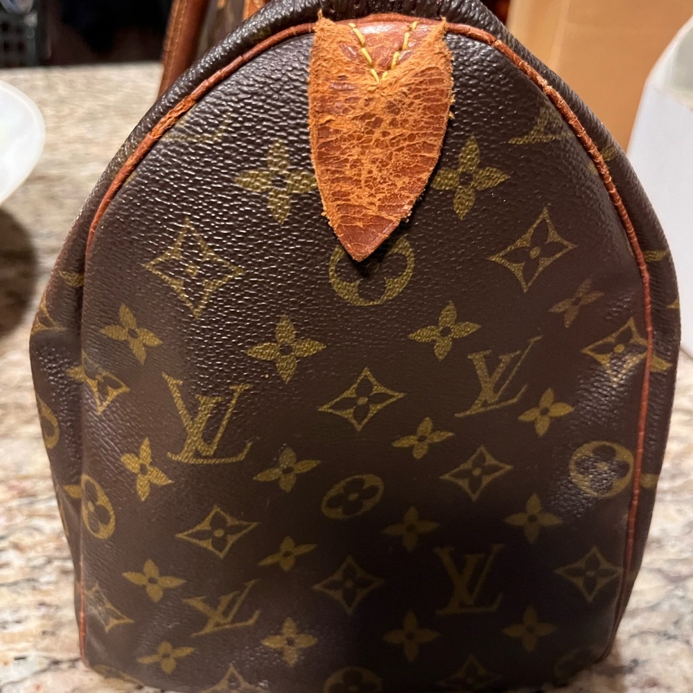 Authentic LV sports 35